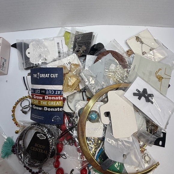 Reserved listing 5lbs mixed jewelry - Picture 3 of 3